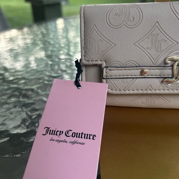 NWT-Juicy Couture Beige Embossed Wallet - Picture 3 of 5